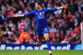 开云体育在线赛事直播-“球迷投票：年度最感动瞬间你支持谁？”，球迷感人故事