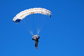 开云备用-卡特的踢球艺术：打破纪录，赢得全黑队世界杯冠军，卡特进球视频